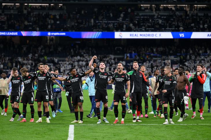Arsenal logró una victoria clave y sigue en la Champions League.