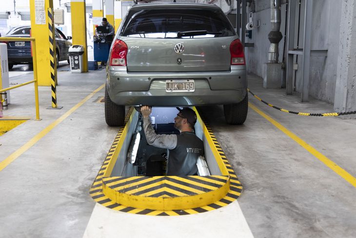Si el auto no supera la VTV, el conductor tiene 60 días para solucionar los problemas y volver a la misma planta sin pagar otra vez. Si el auto no supera la VTV, el conductor tiene 60 días para solucionar los problemas y volver a la misma planta sin pagar otra vez.