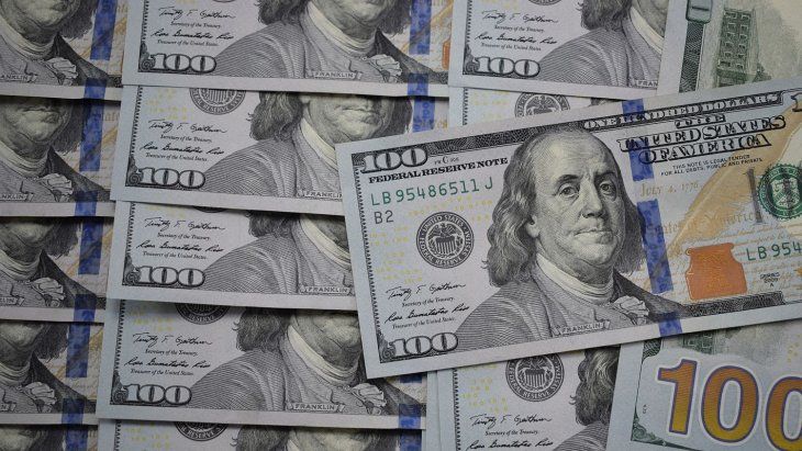 Consultoras locales estimaron durante los últimos días cuántos dólares harían falta para dolarizar la economía. 