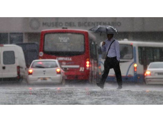 El Servicio Meteorológico emitió el aviso por precipitaciones “localmente intensas, acompañadas de abundante caída de agua, ráfagas y ocasional caída de granizo