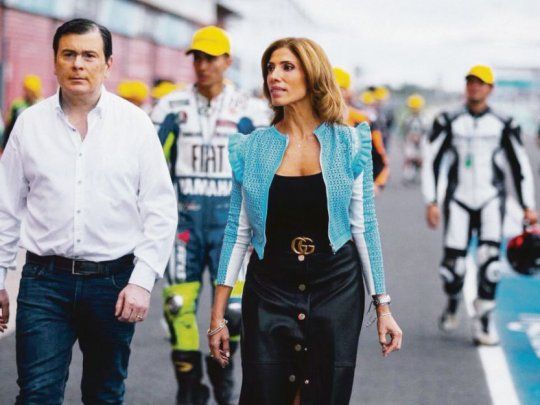 En carrera. Zamora visitó el autódromo de Termas junto con su esposa, Claudia Ledesma Abdala, en la previa de la competencia de MotoGP. El mandatario confirmó que también se realizará en Santiago en 2020 y 2021.