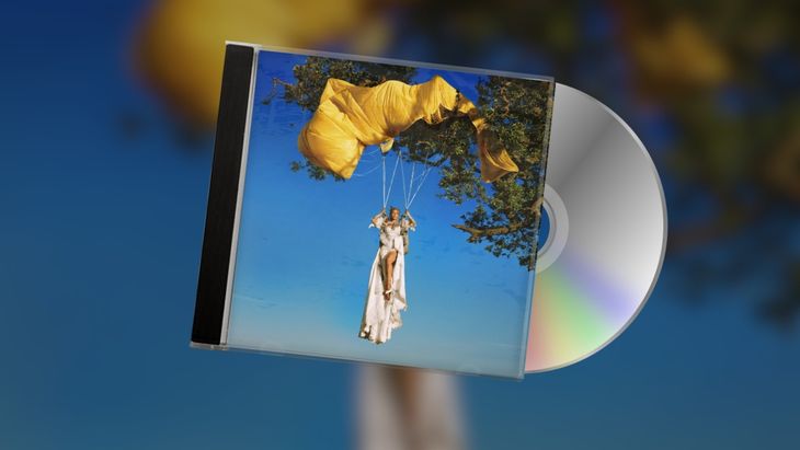 The announcement is given on the day of the release of your album, Vie.