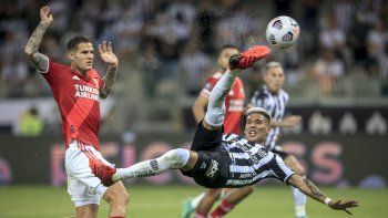 La pirueta de Matías Zaracho sorprendió a todo River y abrió el marcador para Atlético Mineiro.&nbsp;