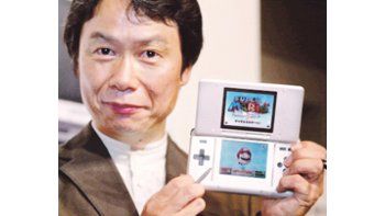 El artista japonés Shigeru Miyamoto, creador de Mario Bros. y considerado el padre del videojuego, fue distinguido ayer con el Premio Príncipe de Asturias de Comunicación y Humanidades.