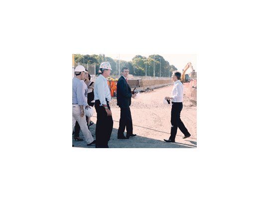 Florencio Randazzo y Mauricio Macri se encontraron ayer en la Autopista Illia para recorrer las obras de extensión de ese camino que encara el Gobierno de la Ciudad de Buenos Aires.