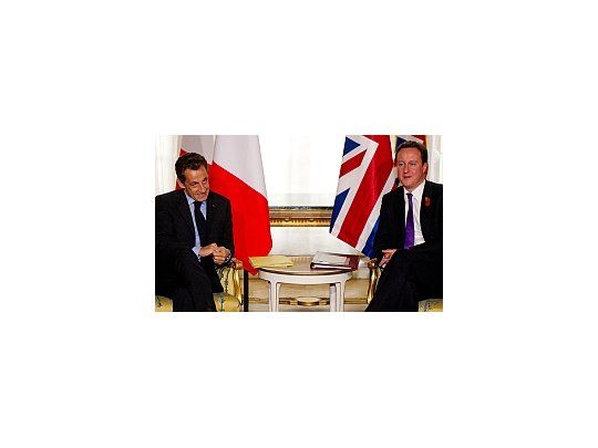 El primer ministro Nicolás Sarkozy y David Cameron acordaron utilizar en conjunto ojivas nucleares y crear una fuerza militar