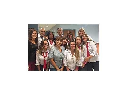 Mauricio Macri se fotografió con los empleados de la Fundación Favaloro y la publicó en su cuenta de Twitter.