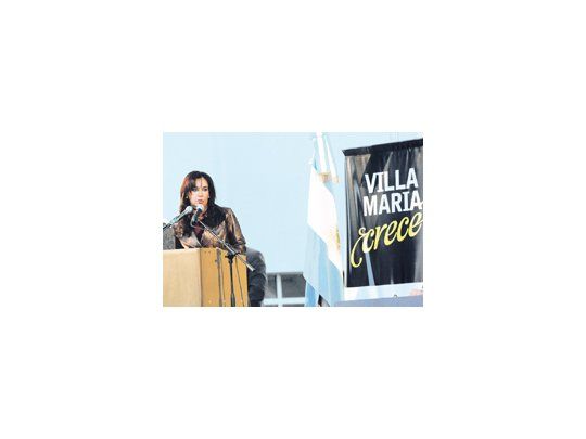 La Presidente hizo el anuncio para los tamberos en Villa María, un día antes de la reunión entre la Mesa de Enlace y el Gobierno.
