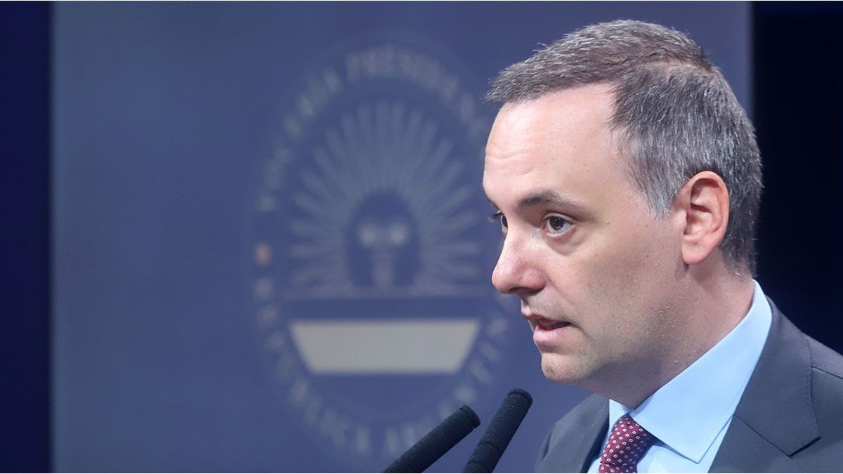 Eduardo Serenellini will not have replacement and Manuel Adorni will absorb it