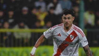 En su paso por River, Bareiro disputó 16 partidos oficiales y acumuló 567 minutos sin convertir goles. En su paso por River, Bareiro disputó 16 partidos oficiales y acumuló 567 minutos sin convertir goles.