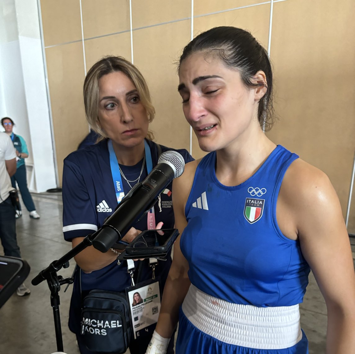 Angela Carini se quebró tras abandonar en los Juegos Angela Carini se quebró tras abandonar en los Juegos