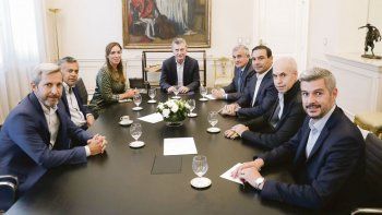 Supervidal. La gobernadora acompañó a Macri a una obra en Giles con Eugenio Lacanette, expuso en el Alvear y se sumó a la cumbre en la Rosada.