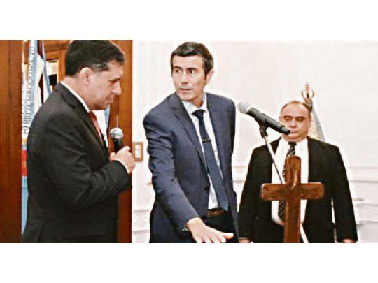 Juramento. El gobernador Sergio Casas encabezó el acto donde asumió el nuevo ministro de Gobierno, Alejandro Moriconi.