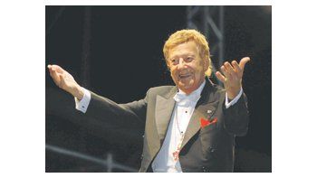 El venerable Mariano Mores realiza dos shows de despedida de los escenarios porteños al frente de su orquesta, el 13 y el 15 de mayo en el Gran Rex.