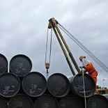 El petróleo alcanza su nivel más alto en un mes debido a la preocupación por la falta de suministro. El petróleo alcanza su nivel más alto en un mes debido a la preocupación por la falta de suministro.