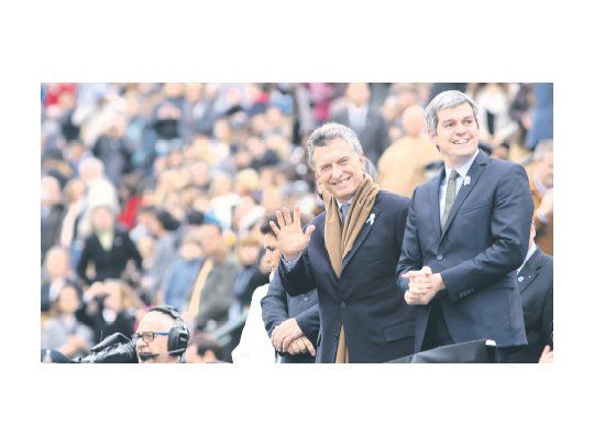 Se cerró desfile del 9 de Julio ante una multitud y un Macri cansado