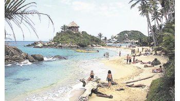 ámbito.com | Arena blanca, mar turquesa y densa vegetación sobre la costa de cabo San Juan, la zona más concurrida del Tayrona.