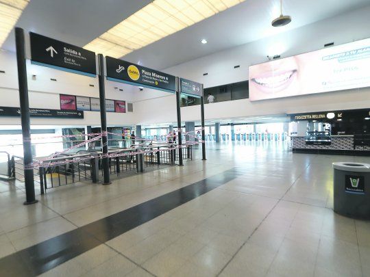 Sin gente. El transporte público está casi sin usuarios. Quienes deben salir a las calles y quienes deben quedarse en sus hogares pueden sufrir de crisis.
