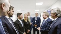Encuentro. El Presidente recibió el anuncio del grupo inversor.