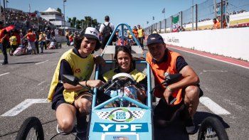 Para poder participar los chicos y las chicas junto a sus docentes tienen que armar un proyecto educativo innovador para la construcción de un auto eléctrico. Para poder participar los chicos y las chicas junto a sus docentes tienen que armar un proyecto educativo innovador para la construcción de un auto eléctrico.