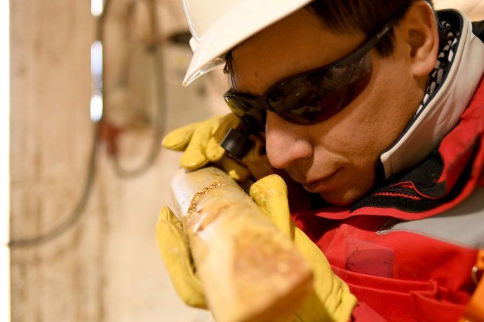 Al momento, la mina funciona con el personal que tiene residencia en la provincia de San Juan.