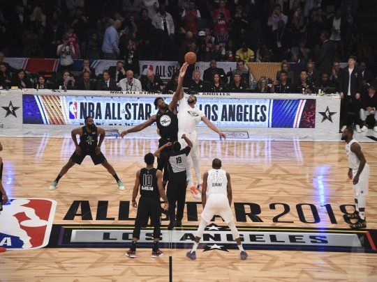 Ante la falta de competencia por el coronavirus, la NBA se hace eco de otros deportes y se prende en la tendencia de los videojuegos.