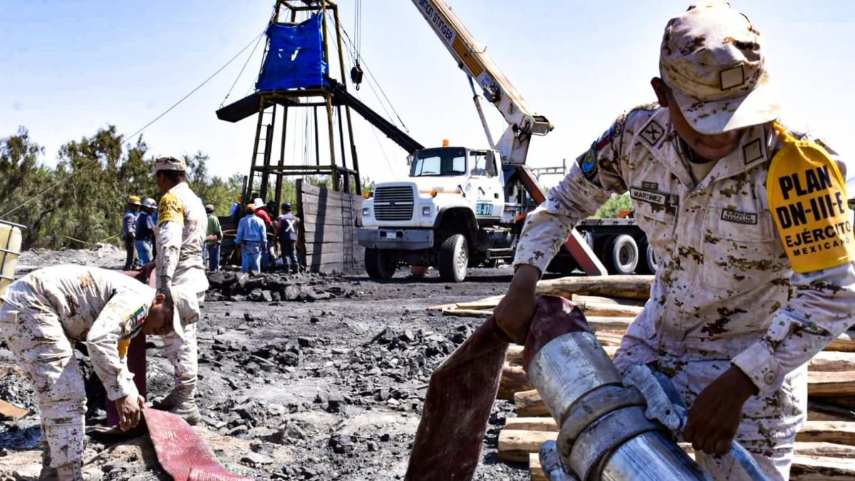 dramatic time trial tasks to rescue 10 trapped miners