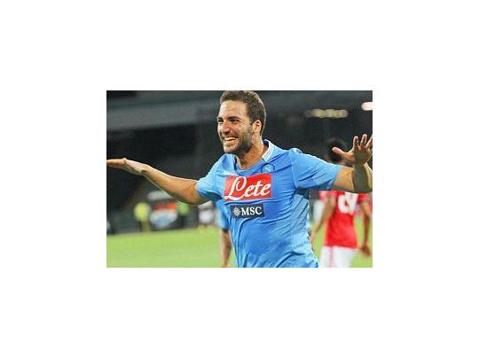 Napoli pagó 40 millones de euros por Higuaín.