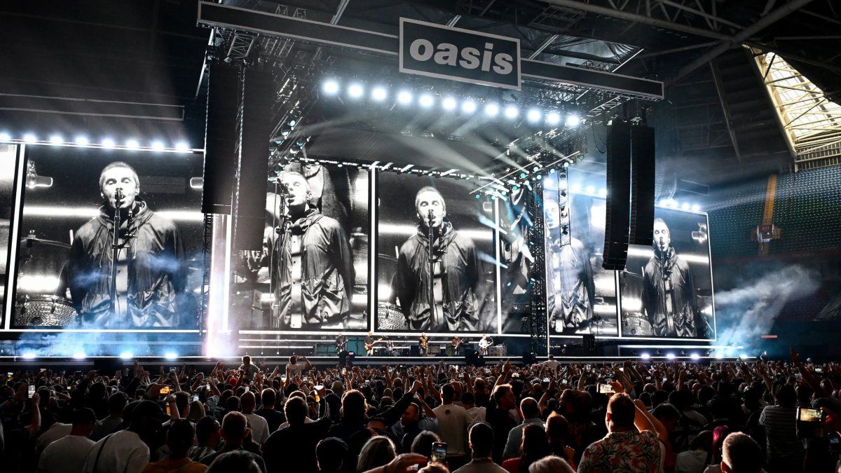 Oasis announces a complete album set and vinyl set to celebrate the start of the meeting tour