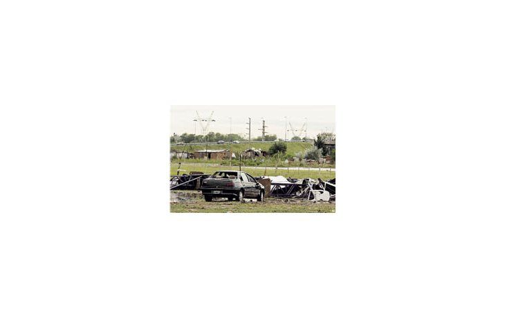 El temporal castigó con especial virulencia a la ciudad de Rosario, con el saldo de cuatro de las seis víctimas fatales, 45 heridos y serios destrozos.