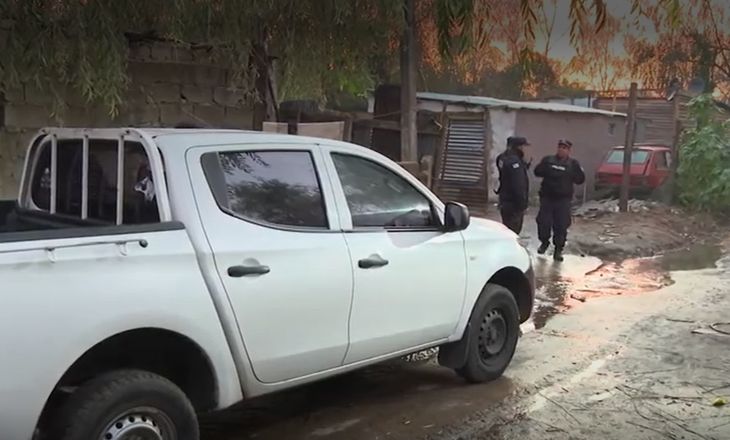 La casa atacaa en el barrio Maracaná recibió más de 100 impactos de bala. La casa atacaa en el barrio Maracaná recibió más de 100 impactos de bala.