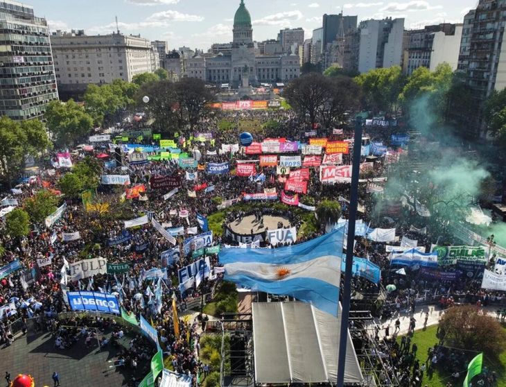 La masiva marcha a favor de la ley de financiamiento universitario.