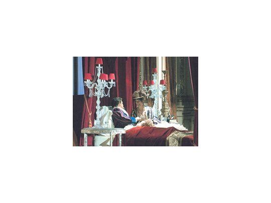 Ya sea por su interés musical, por su marco visual deslumbrante, por la firma prestigiosa de Zanetti o por la posibilidad de estar dentro de la escena, «El sirviente» es un banquete que ningún amante de la belleza debería perder.
