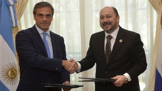 El titular de la Aduana argentina, Guillermo Michel, y su par de Paraguay, Julio Manuel Fernández Frutos.