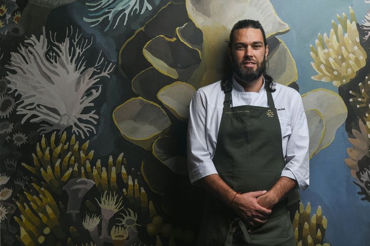 Agustín Brañas leads the kitchen with a sensitive look on the product and a technique refined for years of experience in extreme environments. Agustín Brañas leads the kitchen with a sensitive look on the product and a technique refined for years of experience in extreme environments.