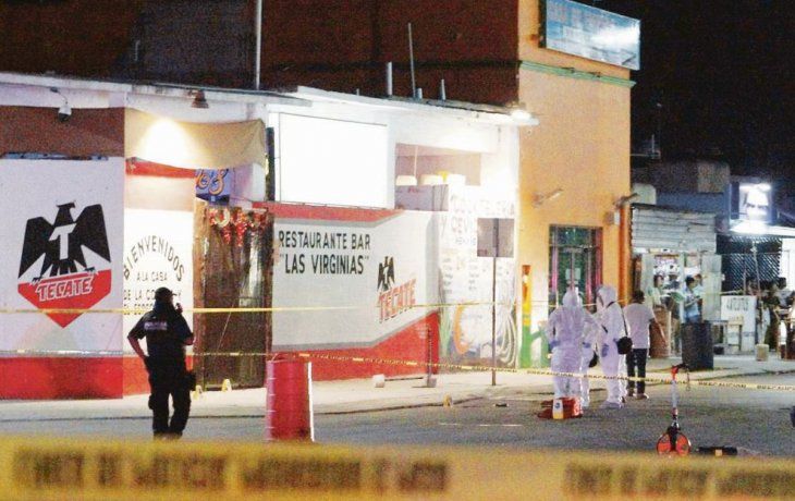 TERROR. El local, frecuentado por residentes, fue atacado al caer la noche. Los perpetradores usaron armas automáticas de alto calibre.