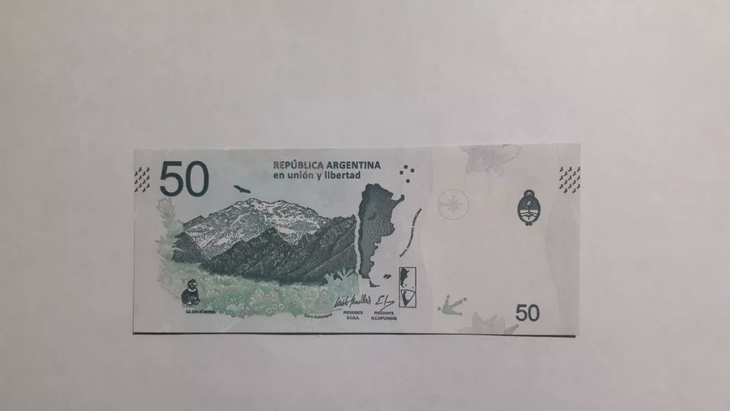 Billete de 50 pesos sin numeración en los costados laterales publicado en Mercado Libre por $34.900. Billete de 50 pesos sin numeración en los costados laterales publicado en Mercado Libre por $34.900.