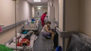 El pasillo de un hospital de Ucrania, en medio de la invasión de Rusia.&nbsp;