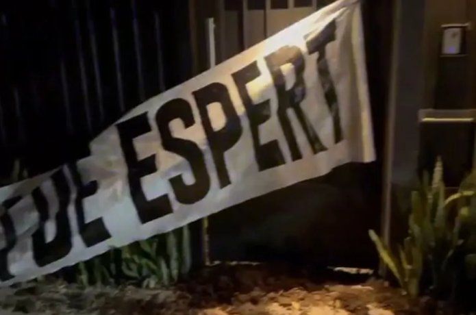 El escrache a la casa de José Luis Espert.
