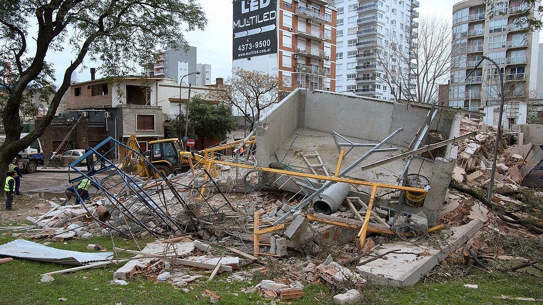 Siguen Los Peritajes Por El Derrumbe Del Edificio En Tres De Febrero