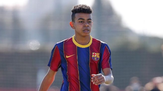 Convocan a un chico de 15 años al partido del Barcelona.