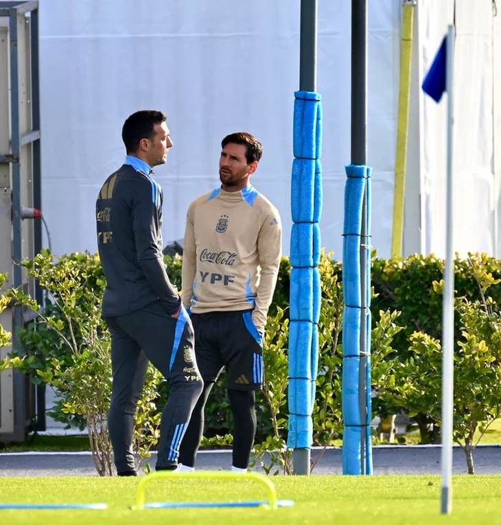 In addition to the possible return of Messi, this Saturday's practice brought news because the coach added to the youth Ian Subiabre, Valentino Acuña and Maher Carrizo to complete the exercises. In addition to the possible return of Messi, this Saturday's practice brought news because the coach added to the youth Ian Subiabre, Valentino Acuña and Maher Carrizo to complete the exercises.