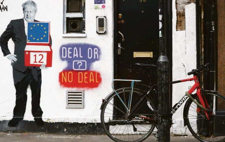 Sorna. Un mural muestra Boris Johnson y su dilema sobre el brexit en una vivienda de Londres.