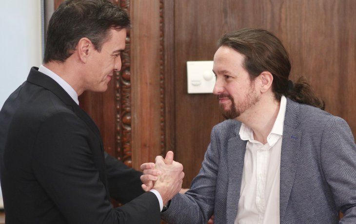 Pedro S&aacute;nchez y Pablo Iglesias presentaron una ambiciosa agenda progresista que va desde el aumento de los impuestos a los ricos a la reivindicaci&oacute;n de la lucha del movimiento feminista.