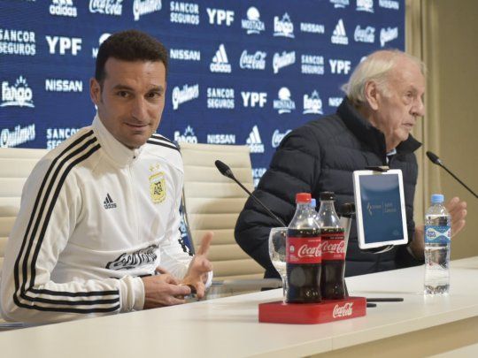 Scaloni junto a Menotti.