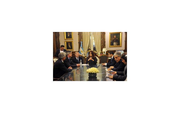 ámbito.com | Cristina recibió en su despacho a los directivos de Chevron  e YPF.