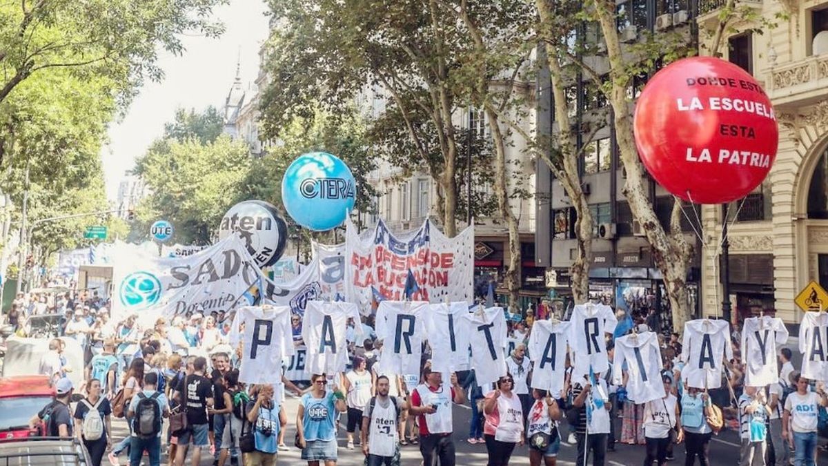 Docentes marcharon a Plaza de Mayo y Provincia ratificó que descontarán ...