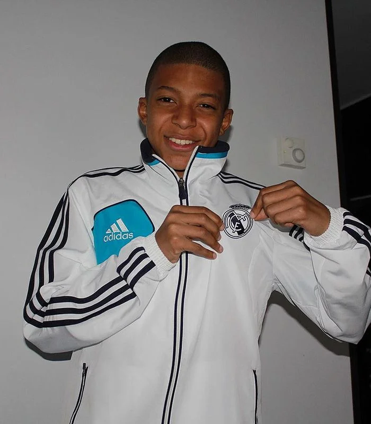 Zinedine Zidane intentó convencerlo de fichar por el Real Madrid a sus 14 años, terminó firmando con Mónaco. Zinedine Zidane intentó convencerlo de fichar por el Real Madrid a sus 14 años, terminó firmando con Mónaco.