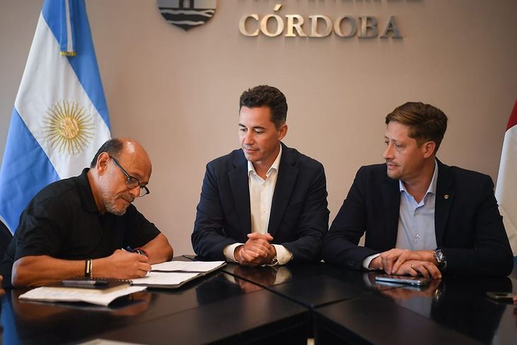 Córdoba cerró un acuerdo trimestral con los empleados estatales. Córdoba cerró un acuerdo trimestral con los empleados estatales.