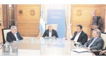 ámbito.com | El gobernador Mario Das Neves se reunió ayer en Buenos Aires con los ministros Rogelio Frigerio, Jorge Triaca y Juan José Aranguren en busca de solucionar la crisis que genera el precio del petróleo.